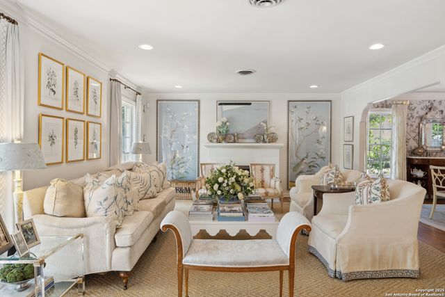 643 Terrell Rd, Terrell Hills, TX 78209