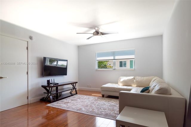 611 NE 14th Avenue 206, Fort Lauderdale, FL 33304