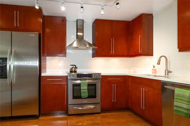 611 NE 14th Avenue 206, Fort Lauderdale, FL 33304