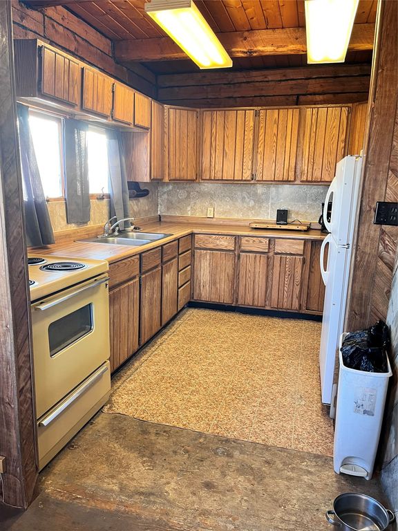 534 and 546 Wolf Avenue, Sweet Grass, MT 59484 photo 14