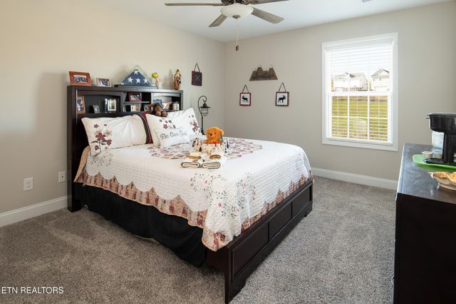 121 E Fortenberry St, Oak Ridge, TN 37830