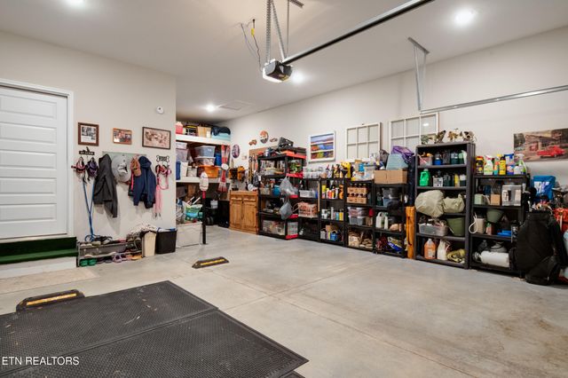 121 E Fortenberry St, Oak Ridge, TN 37830