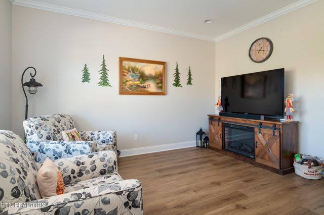 121 E Fortenberry St, Oak Ridge, TN 37830