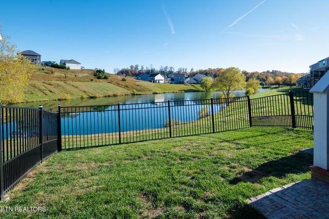 121 E Fortenberry St, Oak Ridge, TN 37830