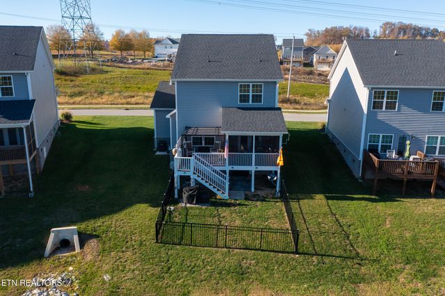 121 E Fortenberry St, Oak Ridge, TN 37830