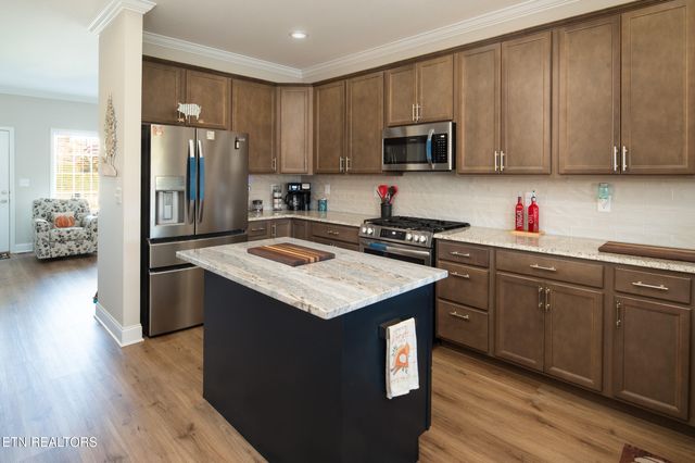 121 E Fortenberry St, Oak Ridge, TN 37830