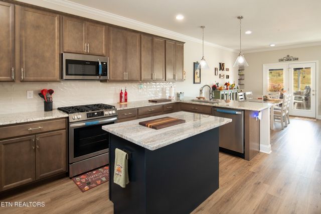 121 E Fortenberry St, Oak Ridge, TN 37830