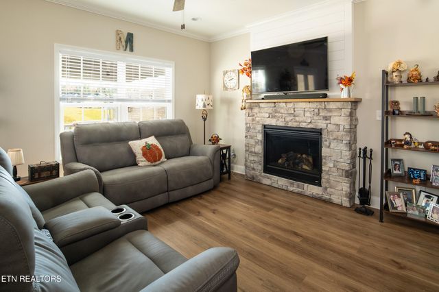 121 E Fortenberry St, Oak Ridge, TN 37830