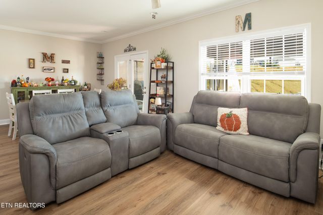 121 E Fortenberry St, Oak Ridge, TN 37830