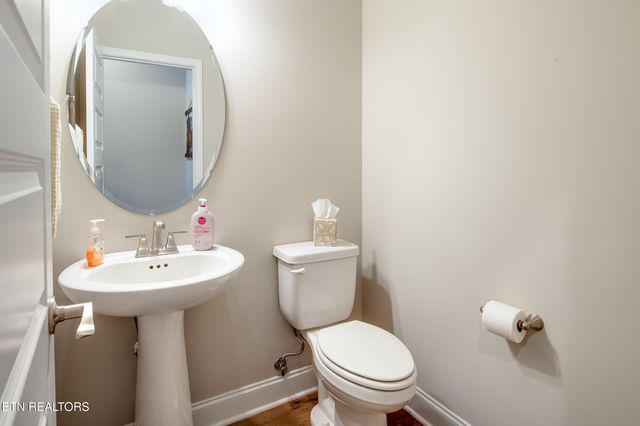 121 E Fortenberry St, Oak Ridge, TN 37830