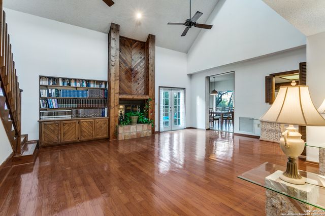 1811 moreshead, San Antonio, TX 78231
