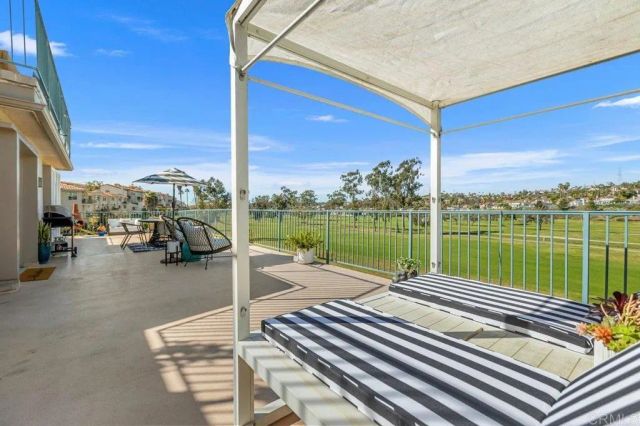 2544 Navarra 12, Carlsbad, CA 92009