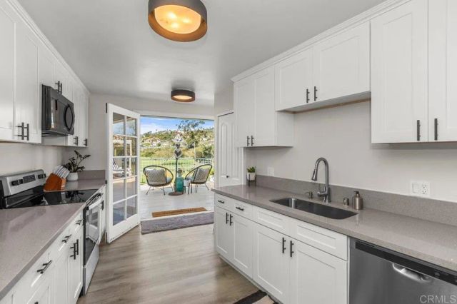 2544 Navarra 12, Carlsbad, CA 92009