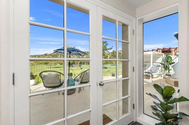 2544 Navarra 12, Carlsbad, CA 92009