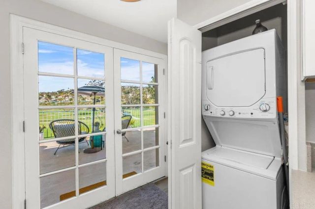 2544 Navarra 12, Carlsbad, CA 92009