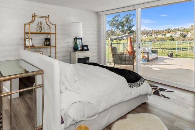 2544 Navarra 12, Carlsbad, CA 92009