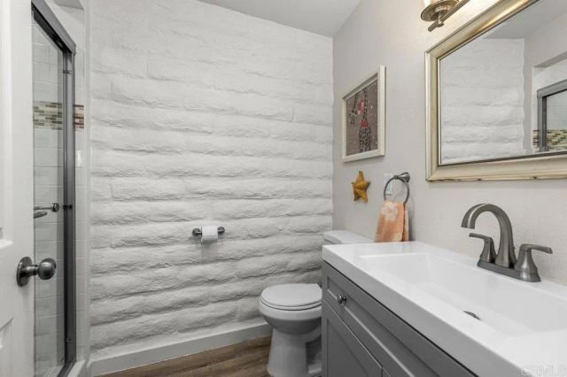 2544 Navarra 12, Carlsbad, CA 92009