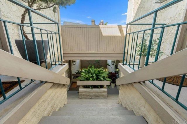 2544 Navarra 12, Carlsbad, CA 92009