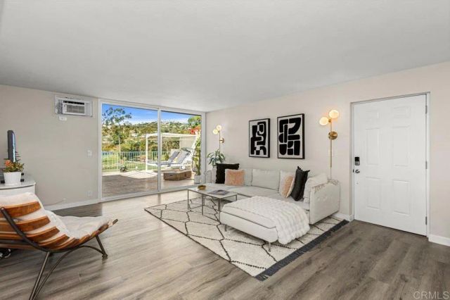 2544 Navarra 12, Carlsbad, CA 92009