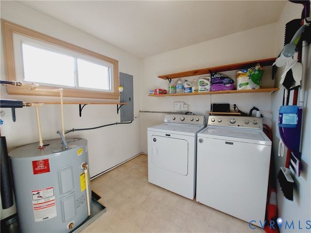 210 Stuttaford Dr, Sandston, VA 23150