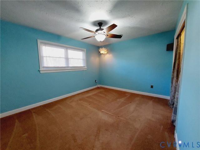 210 Stuttaford Dr, Sandston, VA 23150