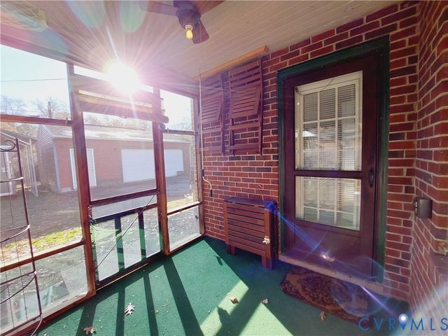 210 Stuttaford Dr, Sandston, VA 23150