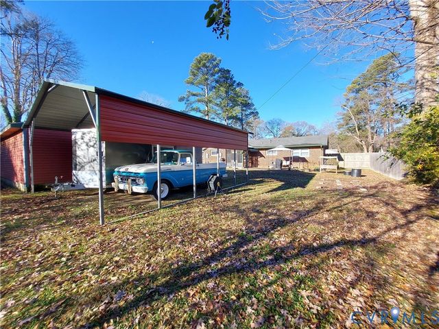 210 Stuttaford Dr, Sandston, VA 23150