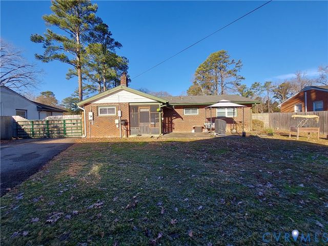 210 Stuttaford Dr, Sandston, VA 23150