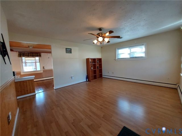 210 Stuttaford Dr, Sandston, VA 23150