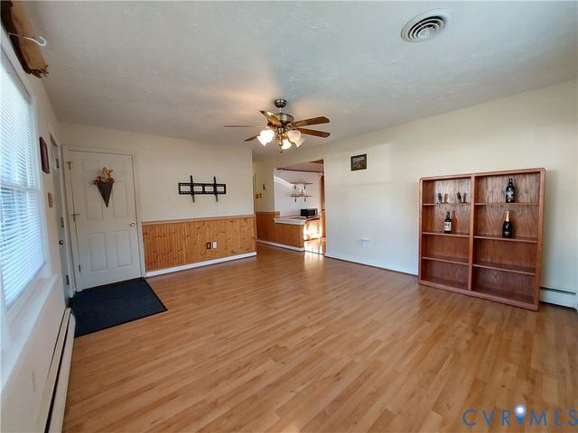 210 Stuttaford Dr, Sandston, VA 23150