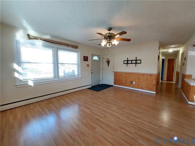 210 Stuttaford Dr, Sandston, VA 23150