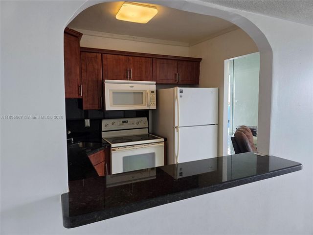 5050 NW 7th St PH14, Miami, FL 33126