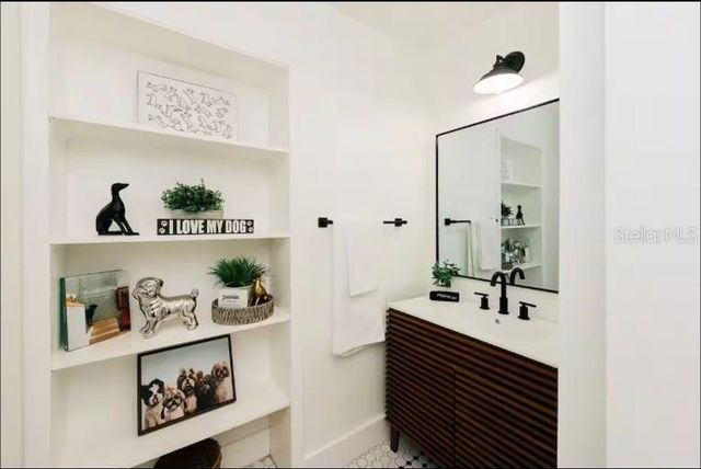 2705 N OAKDALE AVENUE, Tampa, FL 33602