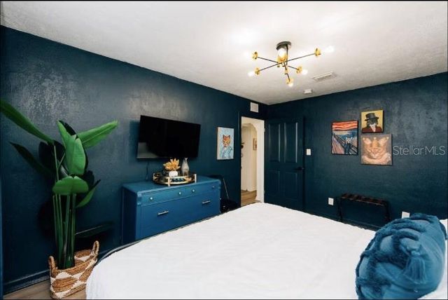 2705 N OAKDALE AVENUE, Tampa, FL 33602