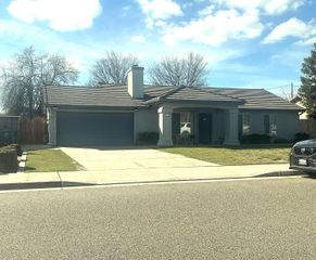 3239 Lee Street, Selma, CA 93662