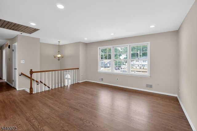 21 Ash Rd, Edison Twp., NJ 08817