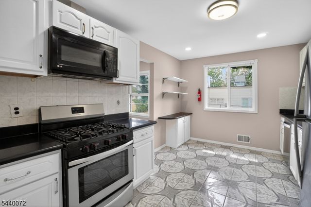 21 Ash Rd, Edison Twp., NJ 08817