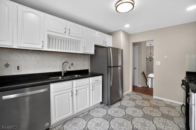 21 Ash Rd, Edison Twp., NJ 08817
