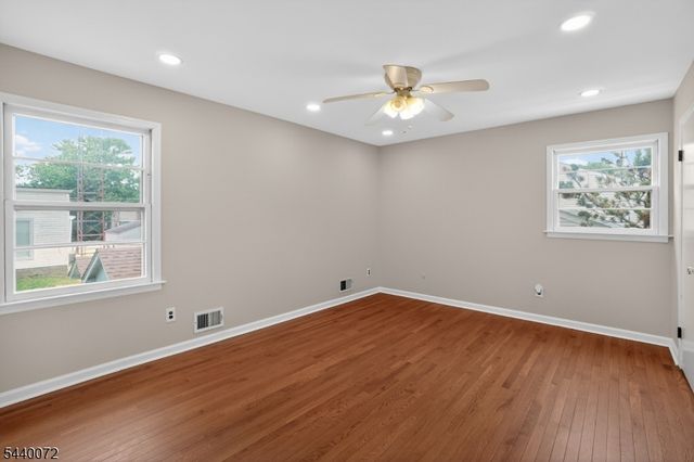 21 Ash Rd, Edison Twp., NJ 08817