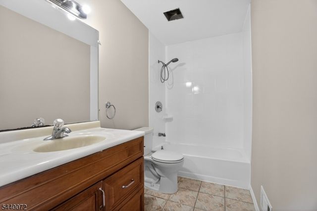 21 Ash Rd, Edison Twp., NJ 08817