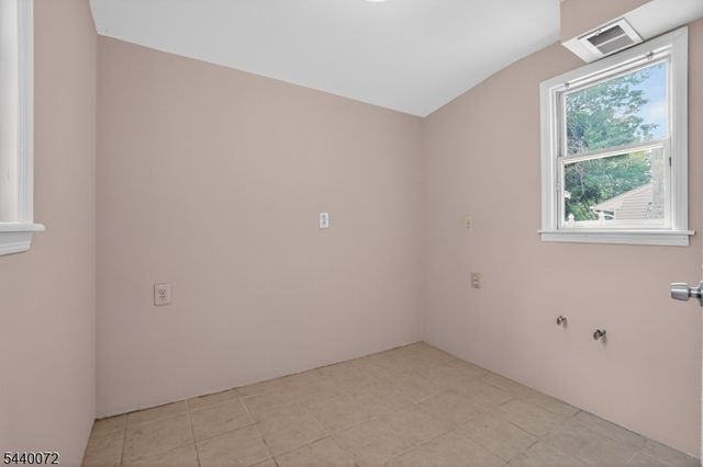 21 Ash Rd, Edison Twp., NJ 08817