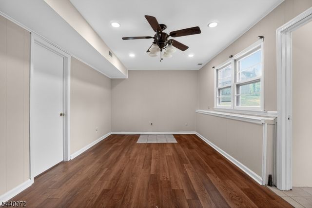 21 Ash Rd, Edison Twp., NJ 08817