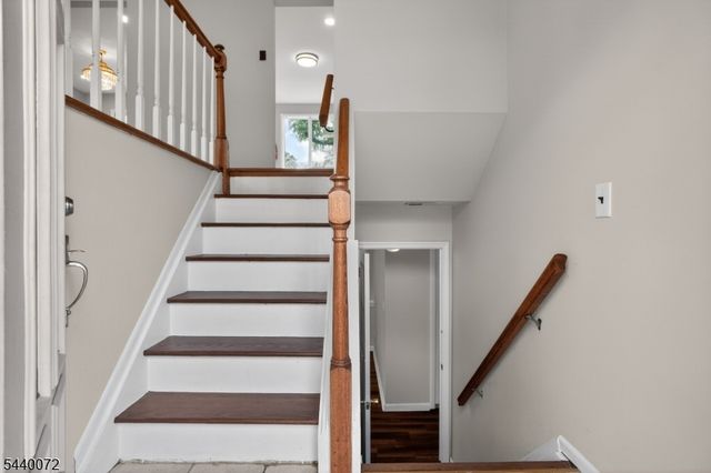 21 Ash Rd, Edison Twp., NJ 08817