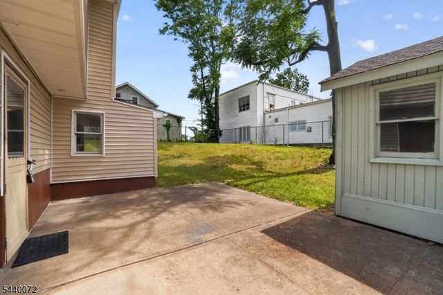 21 Ash Rd, Edison Twp., NJ 08817
