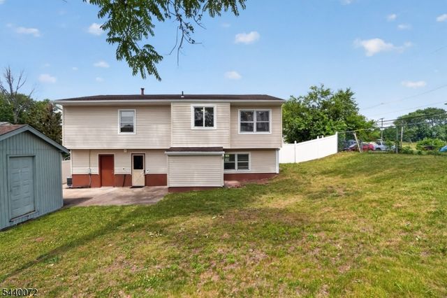 21 Ash Rd, Edison Twp., NJ 08817