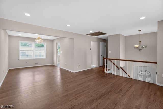 21 Ash Rd, Edison Twp., NJ 08817