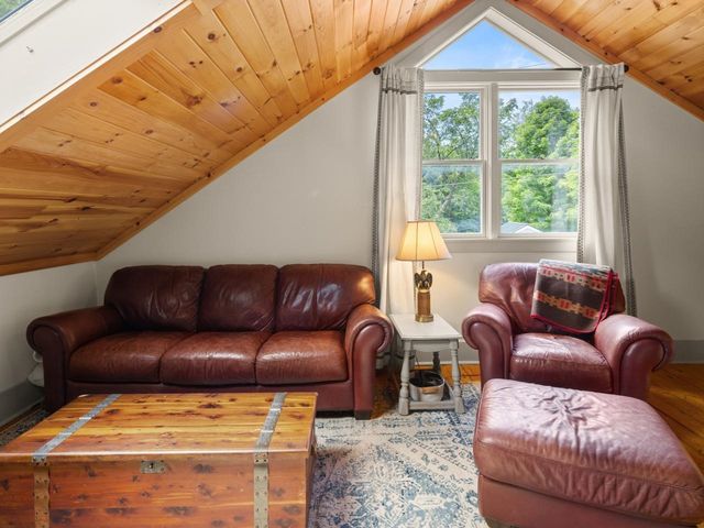 117 Osgood Hill Road, Essex, VT 05452