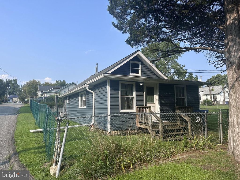 22 1ST AVE, West Deptford, NJ 08051