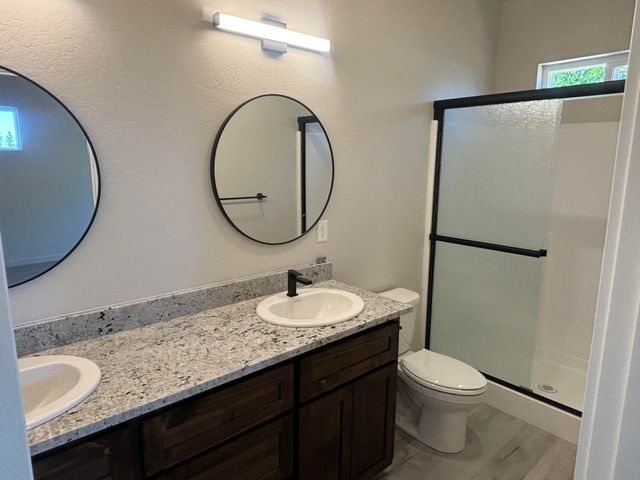 740 Dahl Place 15, Medford, OR 97501