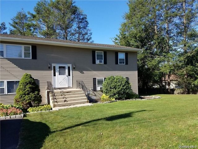 1 Humming Bird Lane A, Stony Point, NY 10980